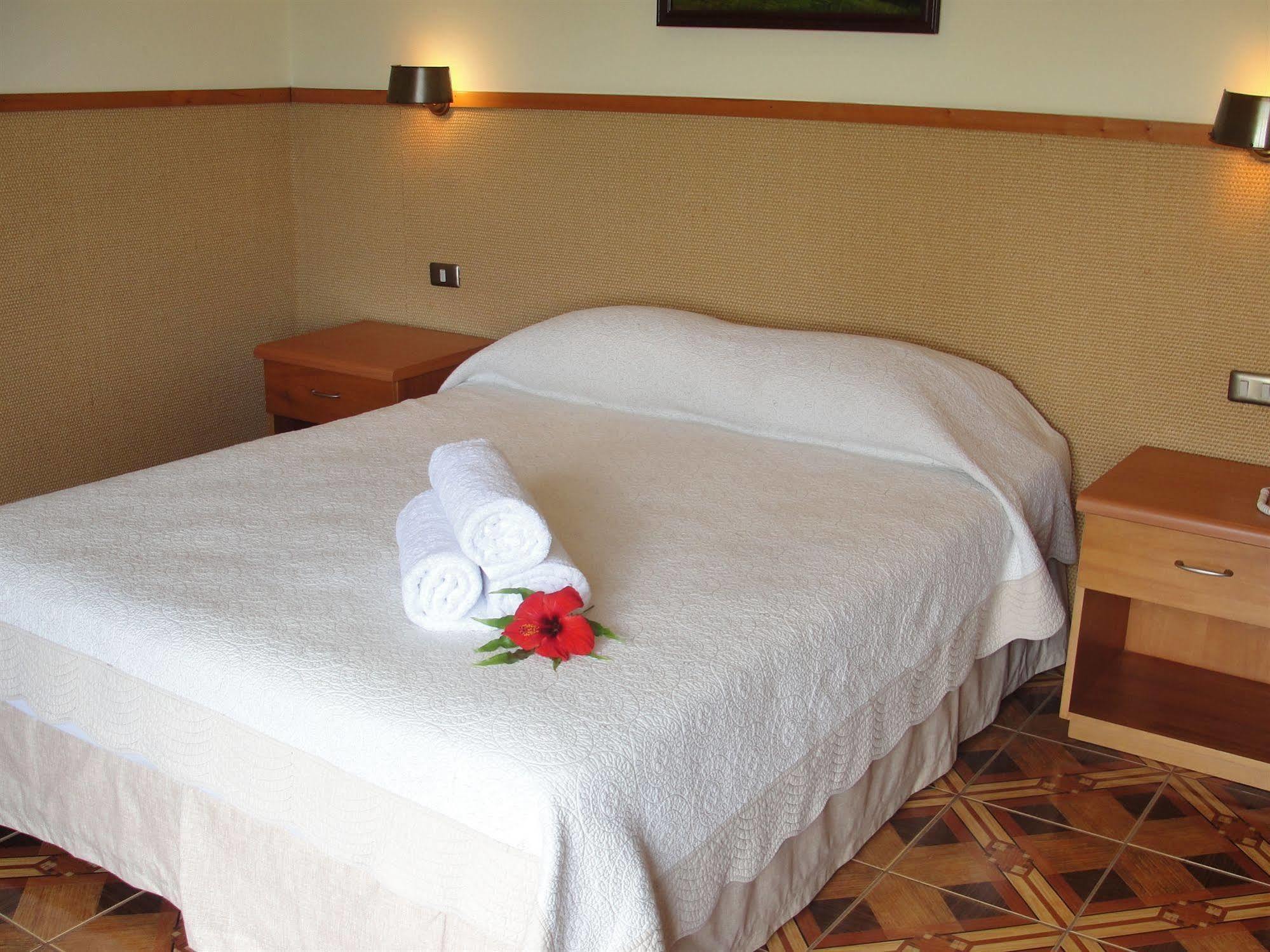 Iorana Isla De Pascua Hotel Hanga Roa Esterno foto